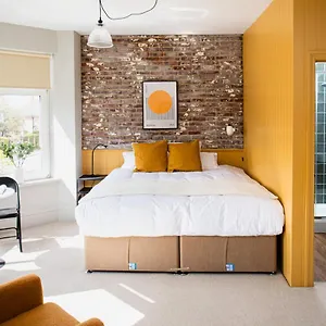 Apartment Settle - Stylish Self Check-in & Self Catering