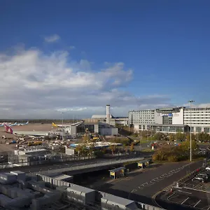 Radisson Blu Manchester Airport מלון
